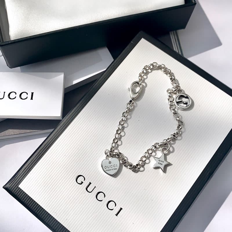 구찌 인터로킹 G 실버 팔찌