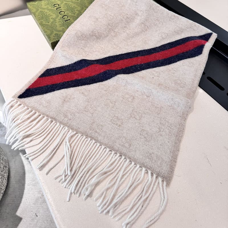 구찌 GG 웹 울 머플러