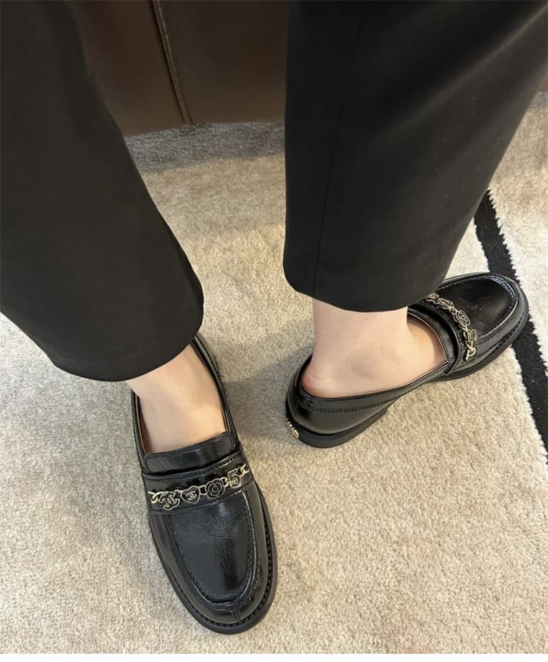 샤넬 24A CC 드롭 체인 로퍼