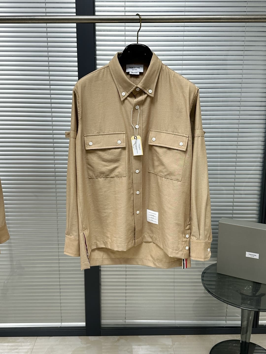 톰브라운 톰브라운 미디엄 웨이트 코튼 트윌 오버셔츠 " 2 Color " 레플리카 - 의류 | 세미샵 레플리카 사이트