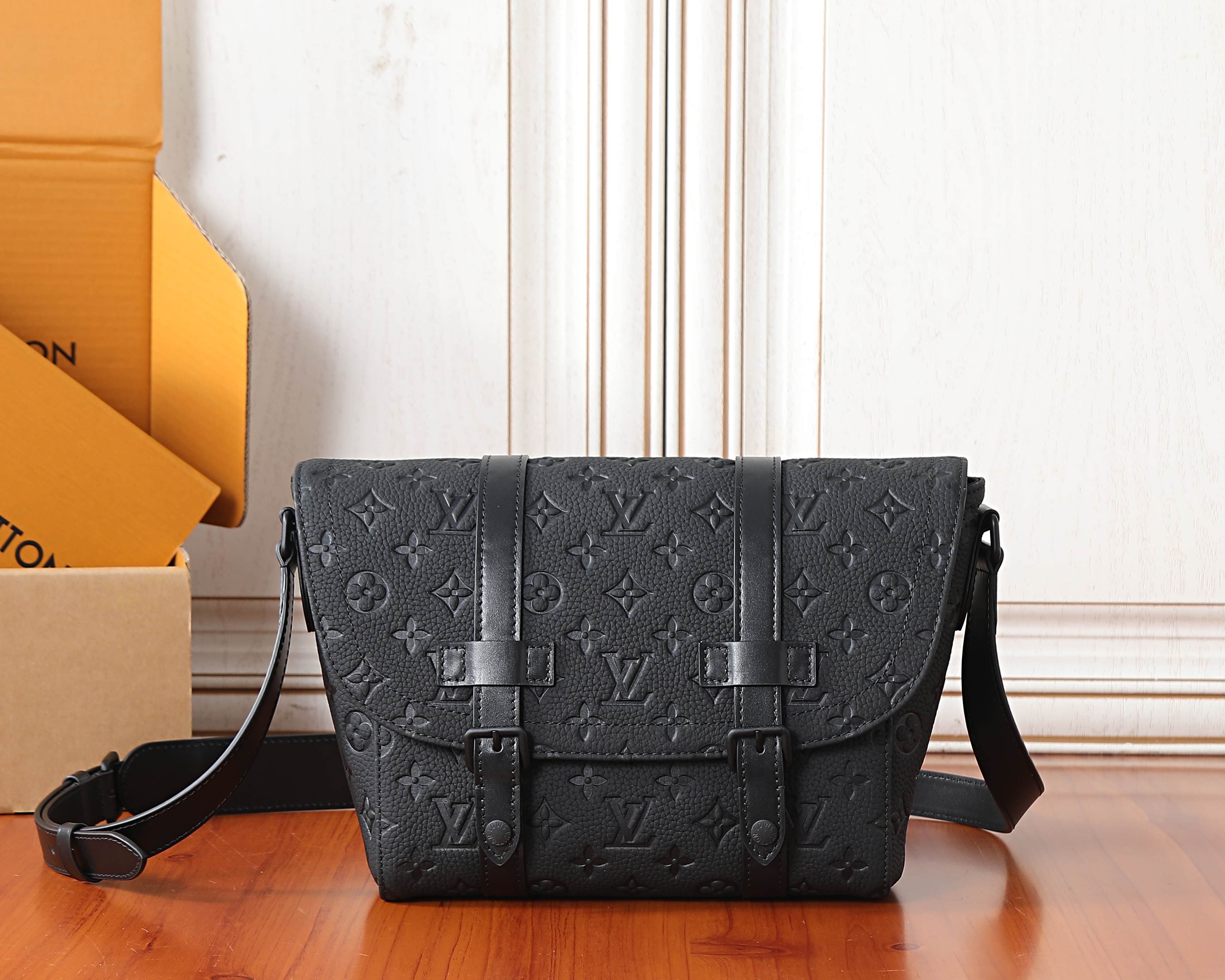 루이비통 루이비통 크리스토퍼 메신저백 레플리카 - Bag | 세미샵 레플리카 사이트