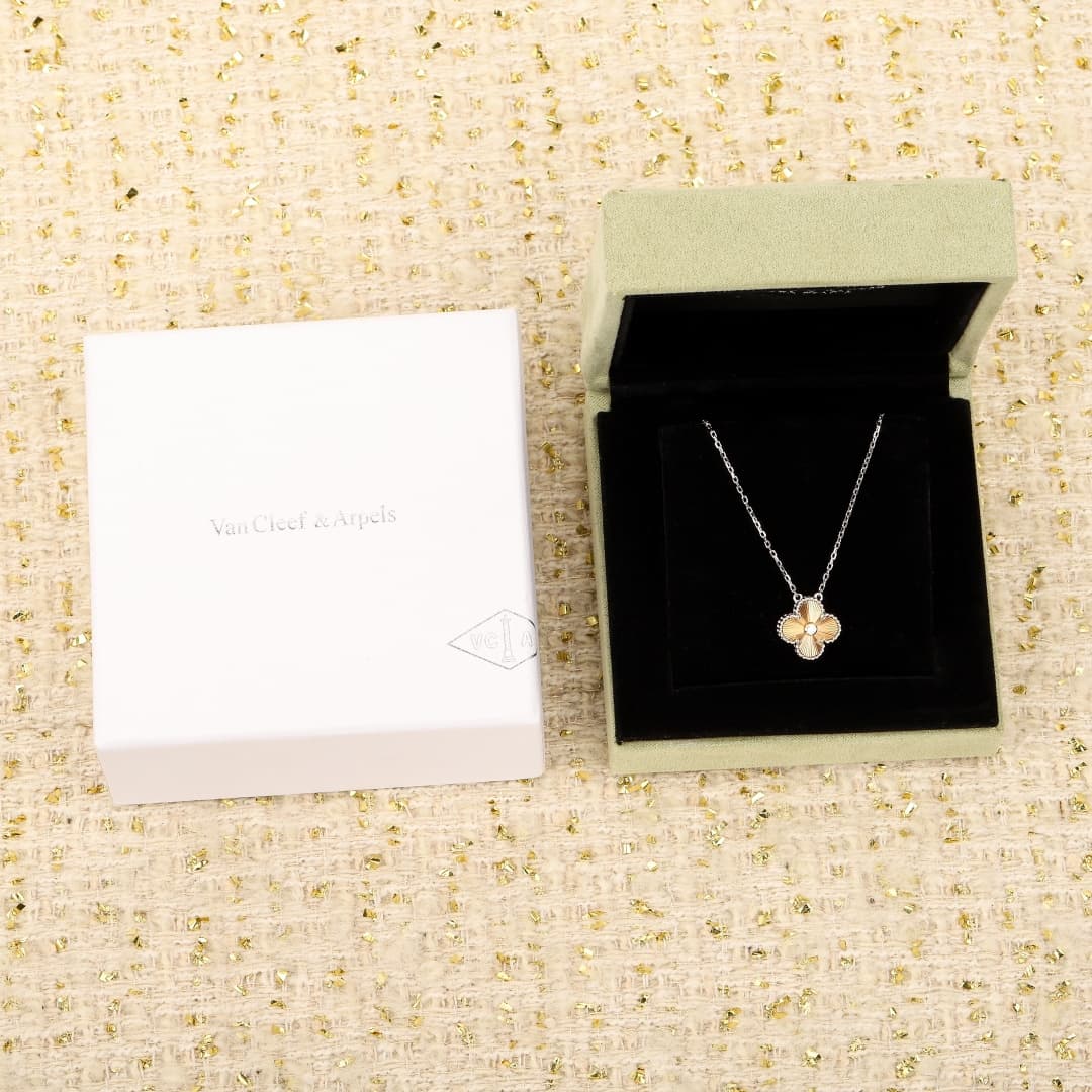 Van Cleef Arpels 반클리프 아펠 빈티지 알함브라 펜던트 기요셰 " 2 Color " 레플리카 - 악세사리 | 세미샵 레플리카 사이트