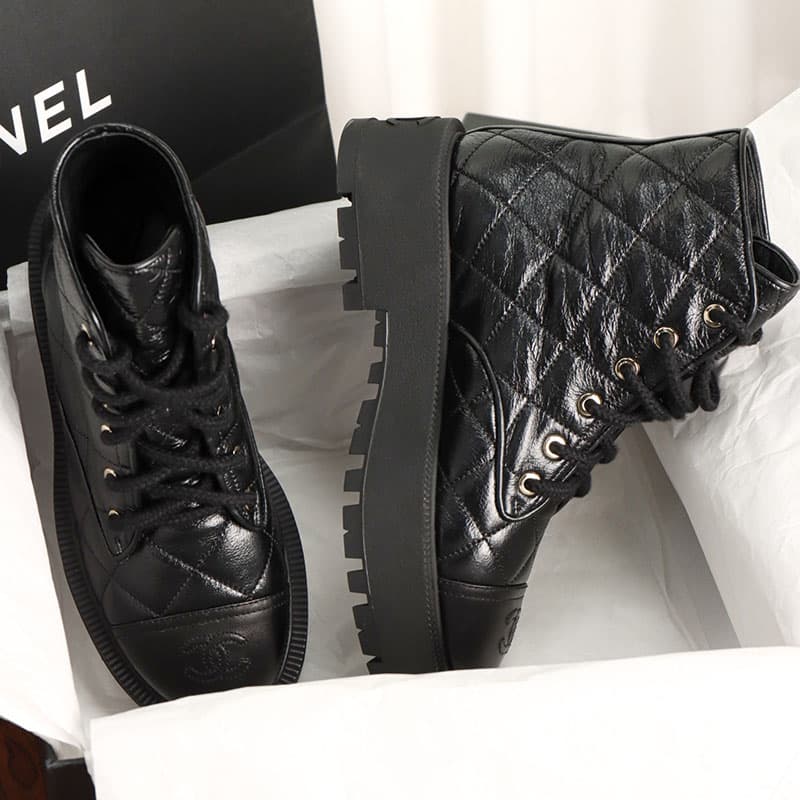 샤넬 샤넬 24A 퀼팅 레더 플랫폼 컴뱃 앵클 부츠 레플리카 - 신발 | 세미샵 레플리카 사이트