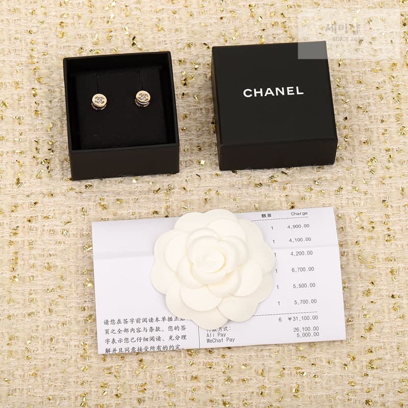 C H A N E L 샤넬 24B 스터드 이어링 - 세미샵