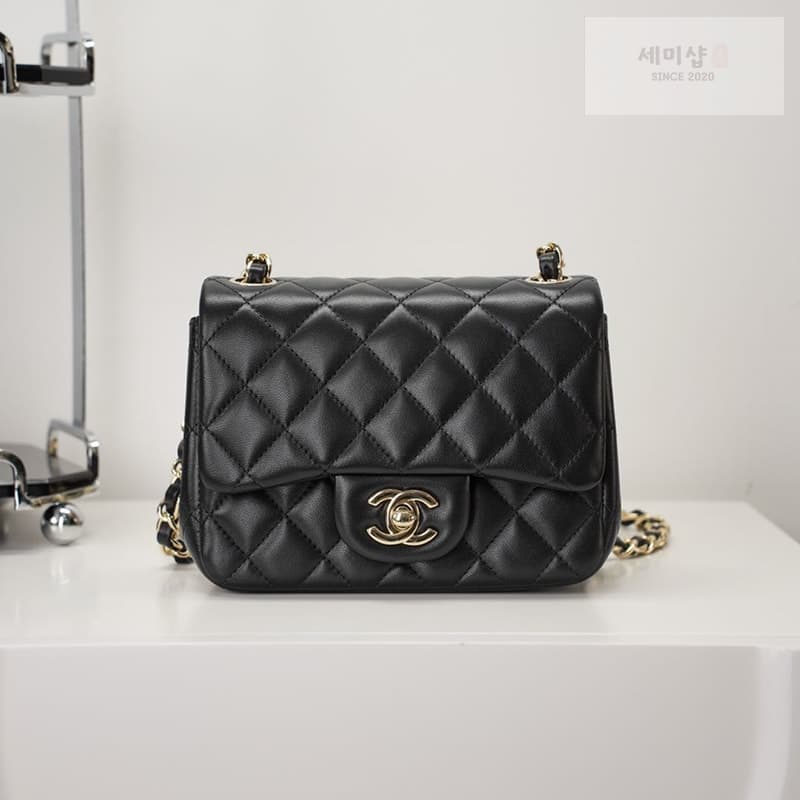 C H A N E L 샤넬 클래식 플랩 금장 블랙 Bag