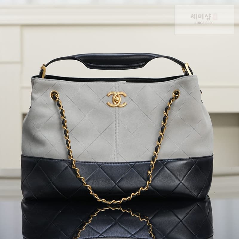 C H A N E L 샤넬 25A 스웨이드 스몰 쇼퍼백 그레이 블랙 Bag