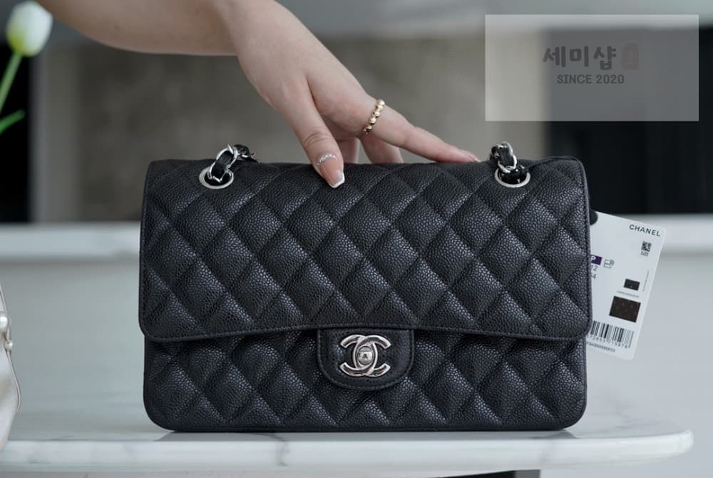 C H A N E L Chanel Classic Medium Caviar - 세미샵