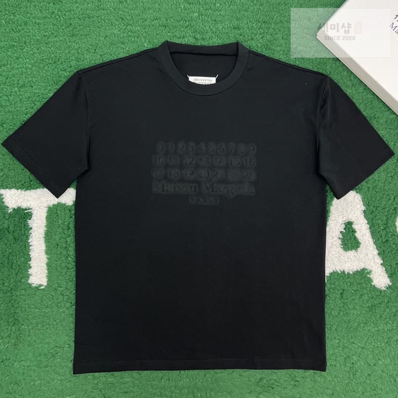 Maison Margiela 메종마르지엘라 MM6 Logo 자수 반팔 티셔츠 - 세미샵