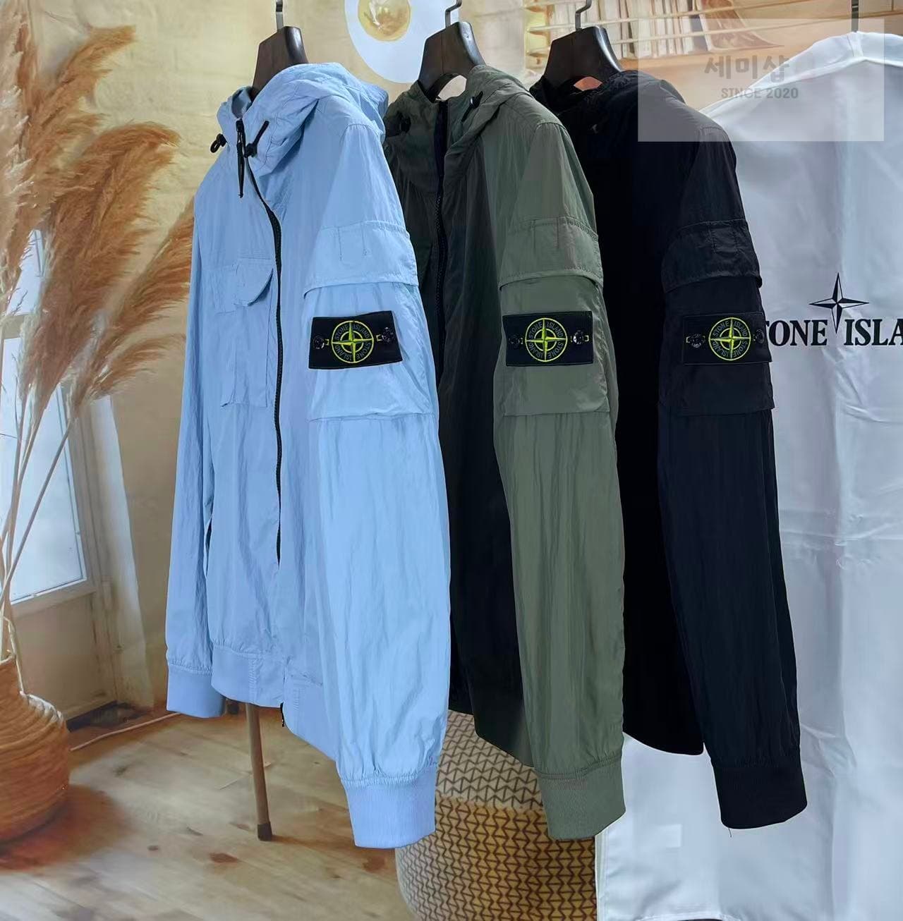 Stone Island 스톤아일랜드 라이트 소프트 쉘 R 후드 바람막이 - 세미샵