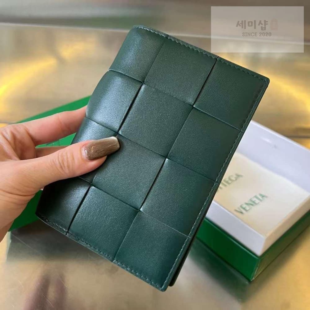 Bottega Veneta Bottega Veneta Cassette Passport Case 지갑
