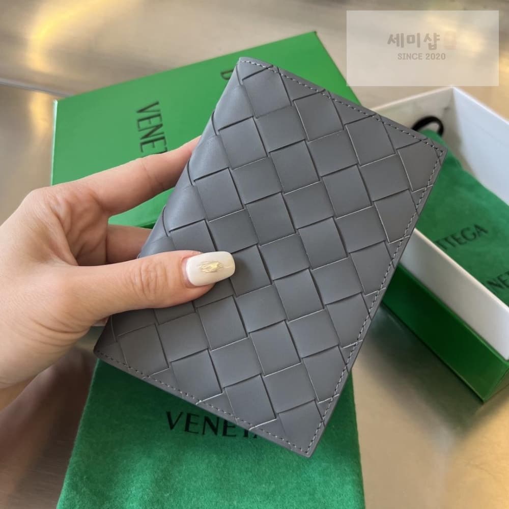 Bottega Veneta Bottega Veneta Intrecciato PassPort Case - 세미샵