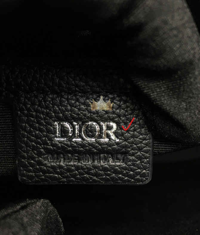 디올 내부 DIOR 각인 - 세미샵